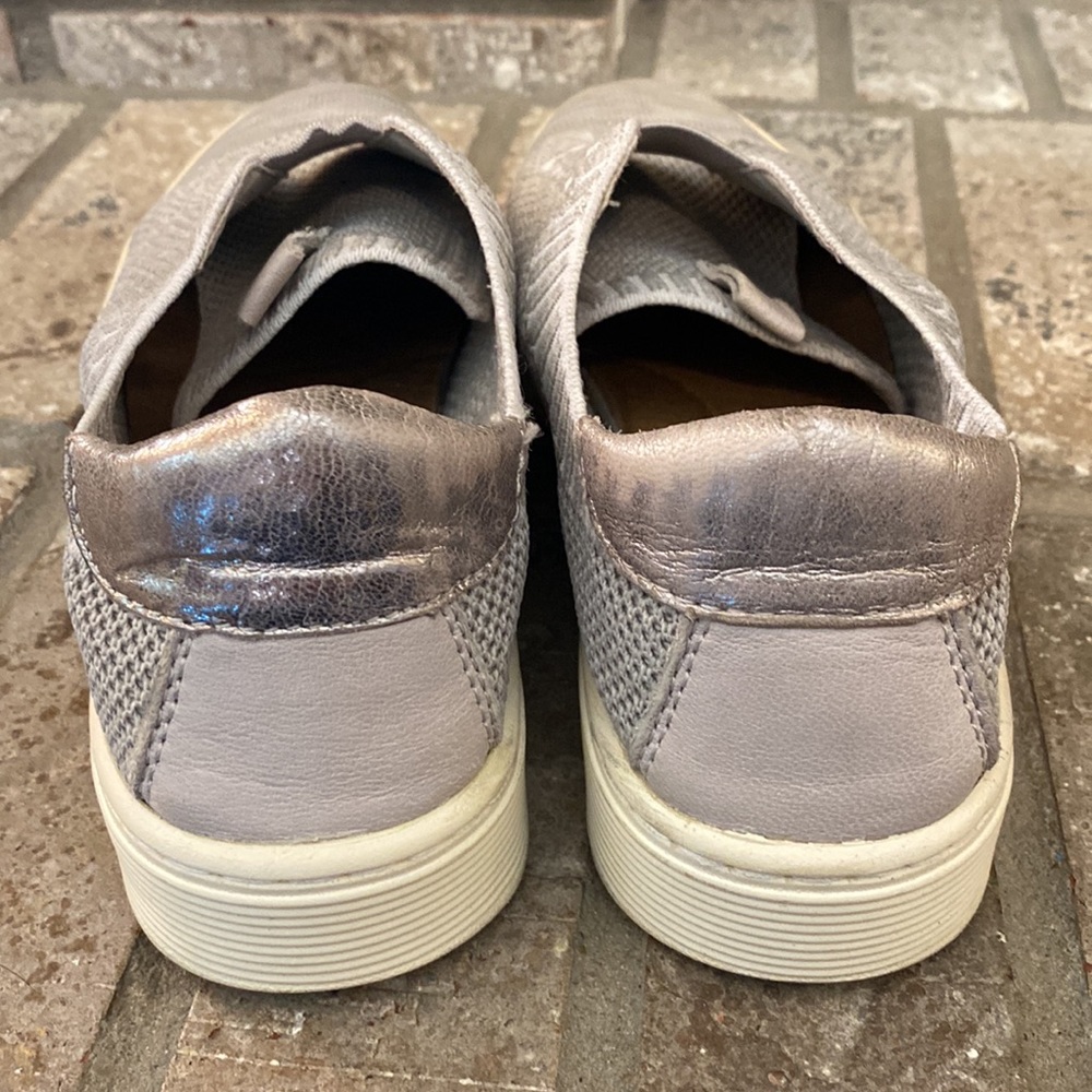 Sofft light grey slip on sneakers shoes size 7 - Picture 3 of 9